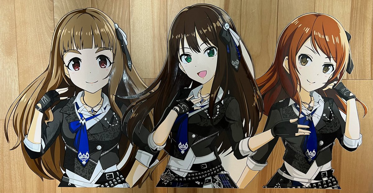 <a href="/KOJIMIKULADYZ39/">こーじ💫天愛星コペン👑</a> 貼り方の順番というか、曲面考えてシワにならないように貼ってくんすよ。
なので基本的にシワは出ません。
キャラ同士重なる所がどうしても段差とか浮きが出るのでそこをヒートガンで抑え食べ感じです。特に髪の毛の重なる部分とか。