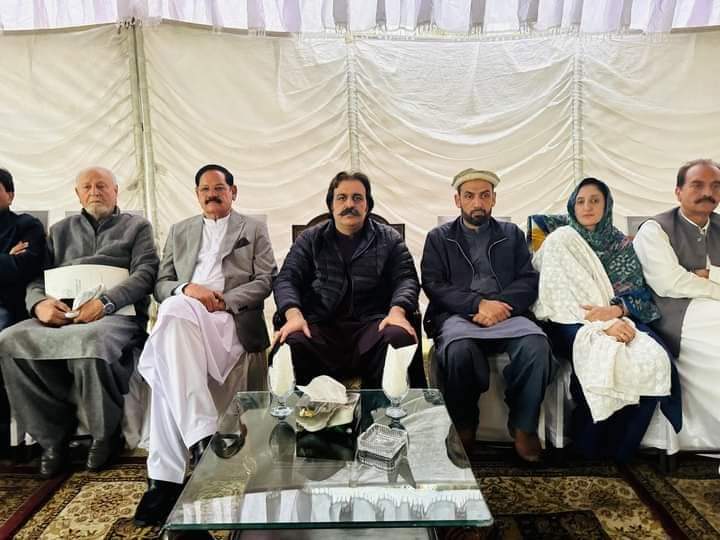 himaliantimes's tweet photo. پشاور- نامزد وزیراعلی خیبرپختونخوا علی امین گنڈاپور کے زیر صدارت پارلیمانی پارٹی کا اجلاس

پشاور- اجلاس میں تمام کامیاب نومنتخب ممبران صوبائی اسمبلی کی شرکت۔

پشاور- نومنتخب ممبران کا عمران خان کے نامزد امیدوار وزیراعلی علی امین گنڈاپور پر بھرپور اعتماد کا اظہار۔ https://t.co/ROMJutNS8m