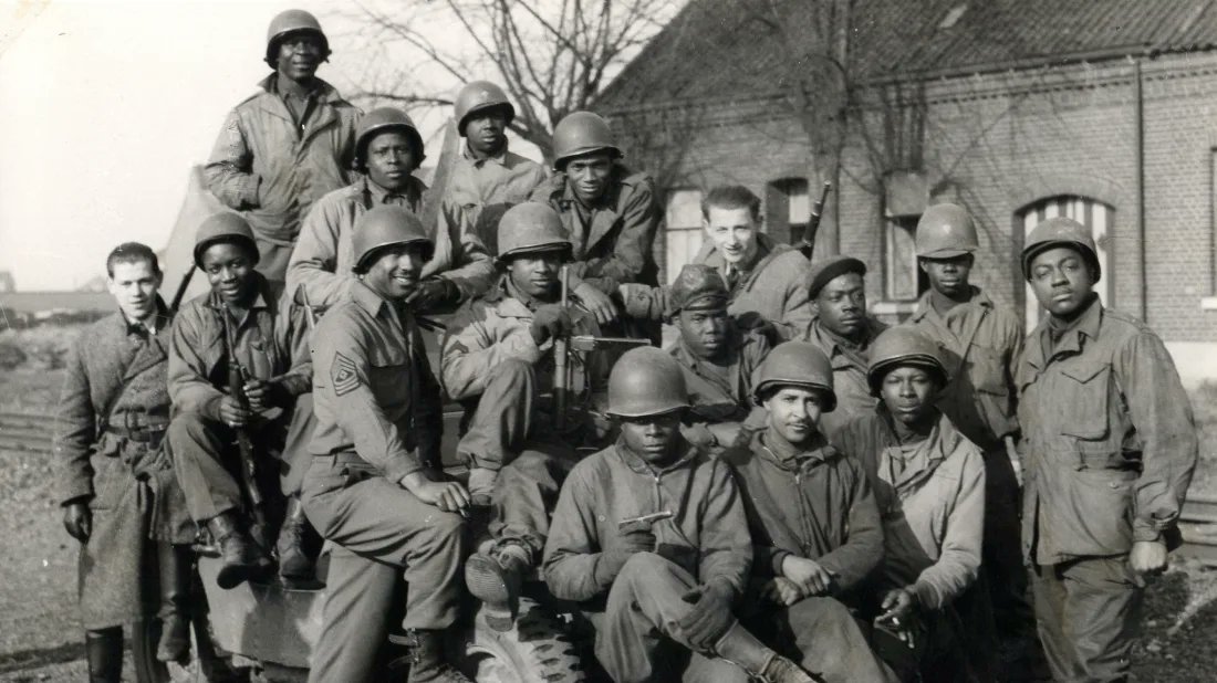 Over 15,000 African American soldiers were stationed in the Netherlands during #WWII. Yet, their stories have not been represented in the overall narrative about the war. Historian Sebastiaan Vonk introduces the stories of the #BlackLiberators
➡️bit.ly/3uvli0X
#BHM