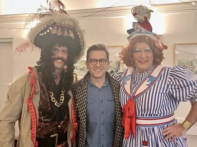 AllStretton100's tweet photo. Special thanks to @bradfitt for his generous support of All Stretton Panto! https://t.co/RRbumugrQu