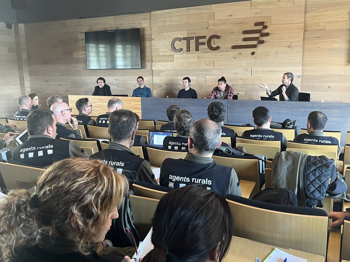 ctforestal's tweet photo. Avui donem a conèixer al cos d'@agentsruralscat les nostres línies de treball i projectes en incendis forestals i cremes prescrites 🔥🌿🌲@FIRERESProject @firelogue #COMBUSCAT #ORGEST #PrevinCat #PaisatgesResilients #Governança #Formació https://t.co/T8XHDDtzyL