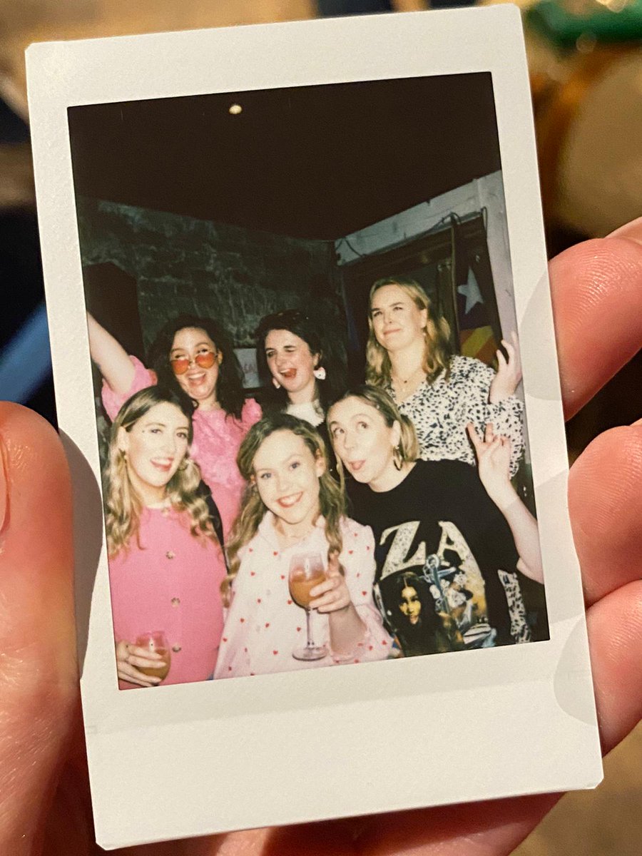 RaidioRiRa's tweet image. Bhí deireadh seachtaine den scoth againn ag freastal ar ghig beo @Seansalaithe agus imeacht Galentines na @gaelgals ar son Womens's Aid! Nach bhfuil scoth na gcraoltóirí againn?

Míle buíochas le @clubchonradh as fáilte a chur romhainn!

#raidio #gaeilge