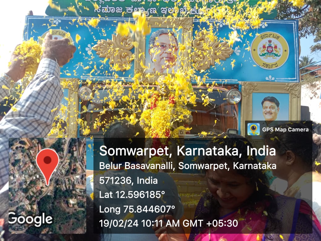 DdswdK's tweet photo. ದಿ: 19-02-2024ರ ಭಾನುವಾರ ಸೋಮವಾರಪೇಟೆ ಪಟ್ಟಣ ಪಂಚಾಯಿತಿ ವ್ಯಾಪ್ತಿಯಲ್ಲಿ ಸಂವಿಧಾನ ಜಾಥ ಕಾರ್ಯಕ್ರಮವನ್ನು Balloon Event, Auto, Students Rally,  ಹಾಗೂ ವಾದ್ಯಗಳ ಮುಖಾಂತರ ಆಯೋಜನೆ ಮಾಡಿದ್ದು ನಾಗರೀಕರು ಹೆಚ್ಚಿನ ಸಂಖ್ಯೆಯಲ್ಲಿ ನೆರೆದಿದ್ದರು ನಮ್ಮ ಸಂವಿಧಾನ ನಮ್ಮ ಹೆಮ್ಮೆ #ConstitutionAwarenessKarnataka
@ConstitutionGok https://t.co/VoTViM5aaQ