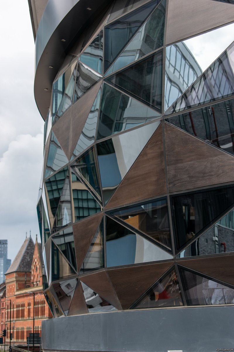 guardianglasseu's tweet photo. Located in #Manchester, The Gem is one of the first coworking spaces in Europe to achieve the Platinum Standard WELL accreditation. 👏
#ClimaGuard™ Premium2 coated #glass was used for its good thermal properties and high transmittance of natural light. 👉 https://t.co/So3GHaaztk https://t.co/ZBOc8mZym0