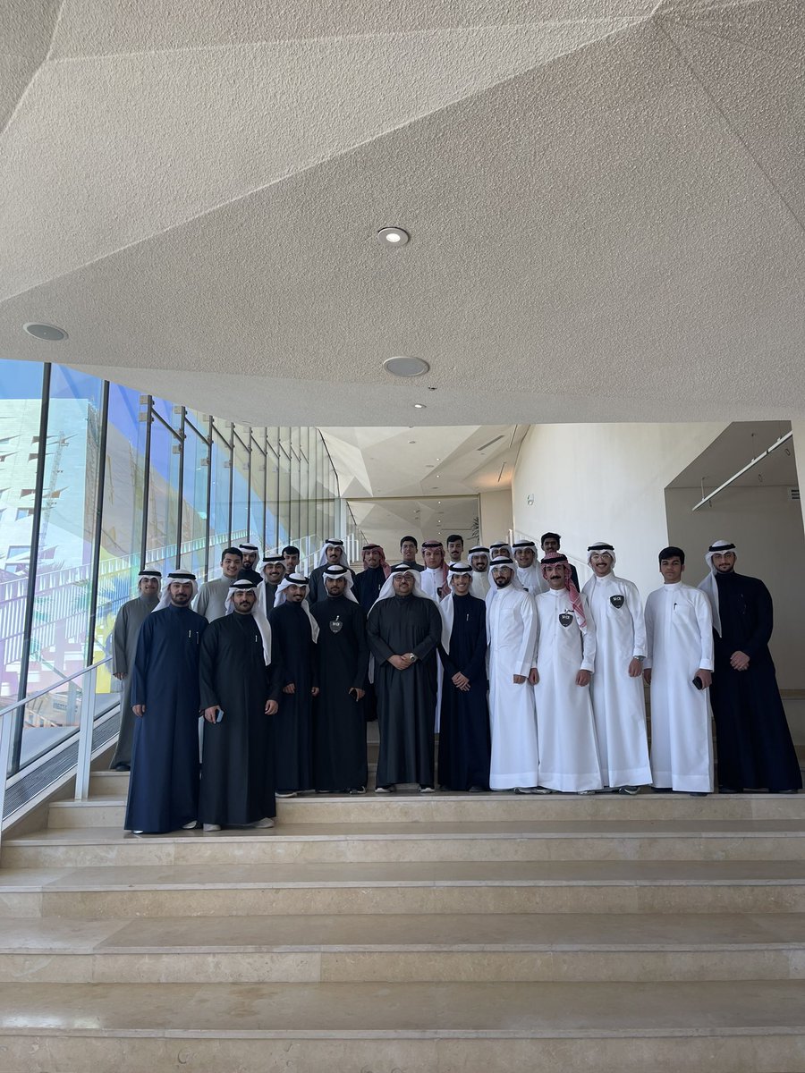 RT_ALRASHIDI's tweet photo. أنتقدم للمواقف لادعتنا 
وإن تقدمنا عرف كلن مقاسه

عاشقين للاوايل وعشقتنا 
ماخذيناها مصافيط ودساسه

المنصات الكبيره خابرتنا
كل شوط ندخله يكثر حماسه 🔥. 

#رشايدة_التربية 💙❤️ https://t.co/SHVSBcfozj