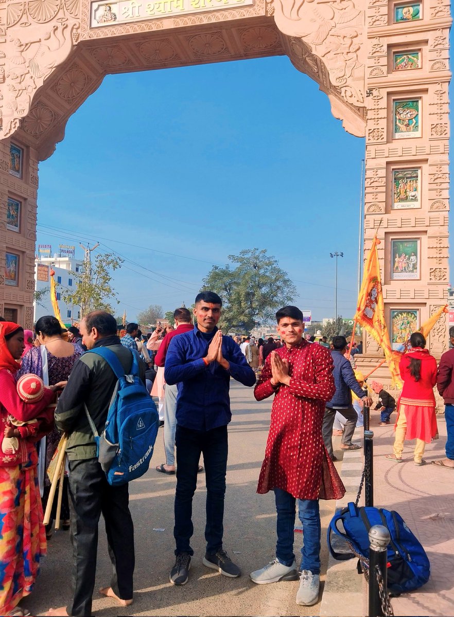 vikash33u's tweet photo. धरती पर स्वर्ग का आनंद खाटूधाम में है।
और जो दुर्भाग्य को भाग्य में बदल दे,
वो शक्ति बाबा श्याम में है। 
।। जय श्री श्याम।।
#khatushyambaba #KhatuShyam #khatushyamji #2k24 https://t.co/Cp7XByfe8D