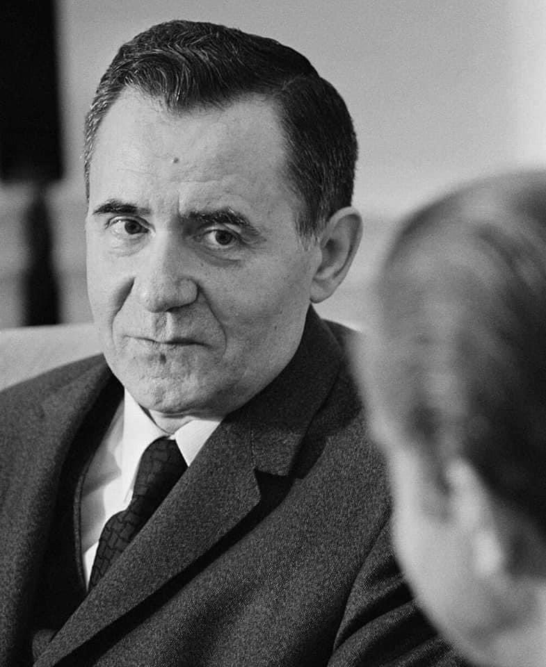 1️⃣3️⃣ В феврале 1957 года Министром иностранных дел СССР был назначен уроженец Беларуси Андрей Громыко. 

А.Громыко: 💬 Чувство патриотизма зарождается буквально с начала жизни. Все то, что я в детстве наблюдал, впитывал из окружающего мира, сказалось на моём складе ума
