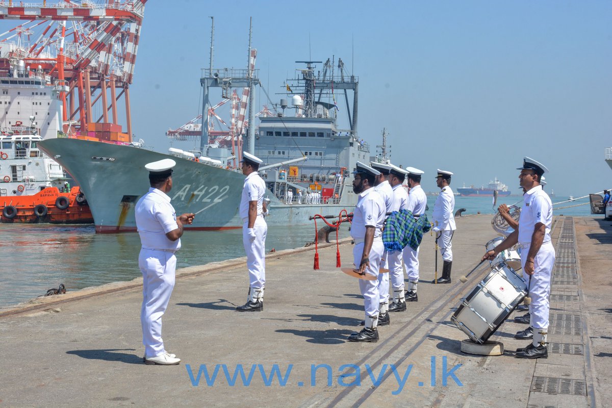 The Iranian Naval Ships Bushehr and Tonb departed the island 19 Feb on successful completion of their formal visit to #SriLanka. The @srilanka_navy bade customary farewell to the departing ships at the port of Colombo. #Defence Read more: news.navy.lk/eventnews/2024…