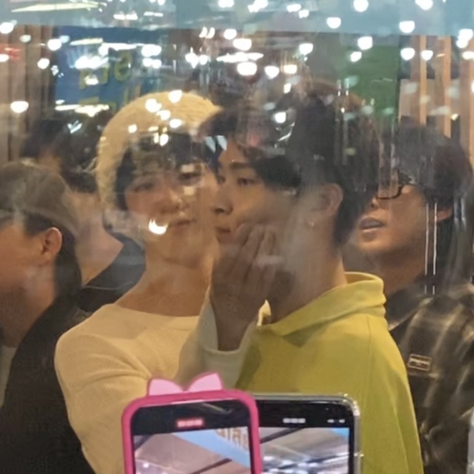 letothemon's tweet photo. พวก04มานหยุมกัน���่าร้ากมาก5555555555555555555

#Flex1045xBUS_WATCHYOURSTEP
#THAIchayanon #JINWOOKkim https://t.co/1Usoiiih7N