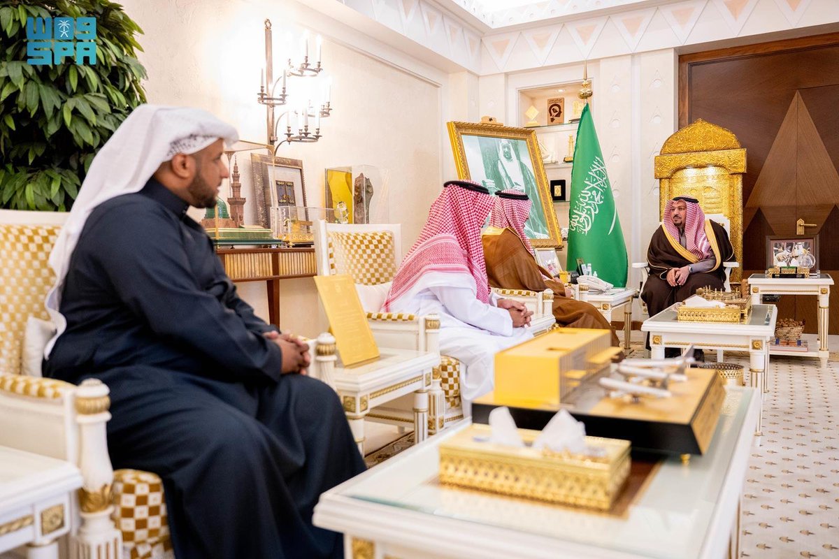 SPAregions's tweet photo. أمير منطقة القصيم يستقبل الأمين العام للمركز الوطني لأبحاث الشباب.
https://t.co/dwsGUkKZYe
#واس_عام https://t.co/kqjZXcR0ak