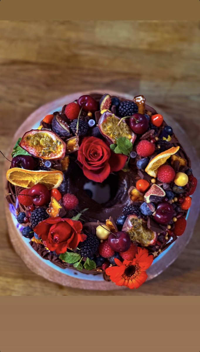 The Ilkley Kitchen /Hello@theilkleykitchen.com (@ilkleykitchen) on Twitter photo The whole ‘I love you’ package… cake, flowers and chocolate!
I can make this for you, let me know marcella@theilkleykitchen.com The whole ‘I love you’ package… cake, flowers and chocolate!
I can make this for you, let me know marcella@theilkleykitchen.com