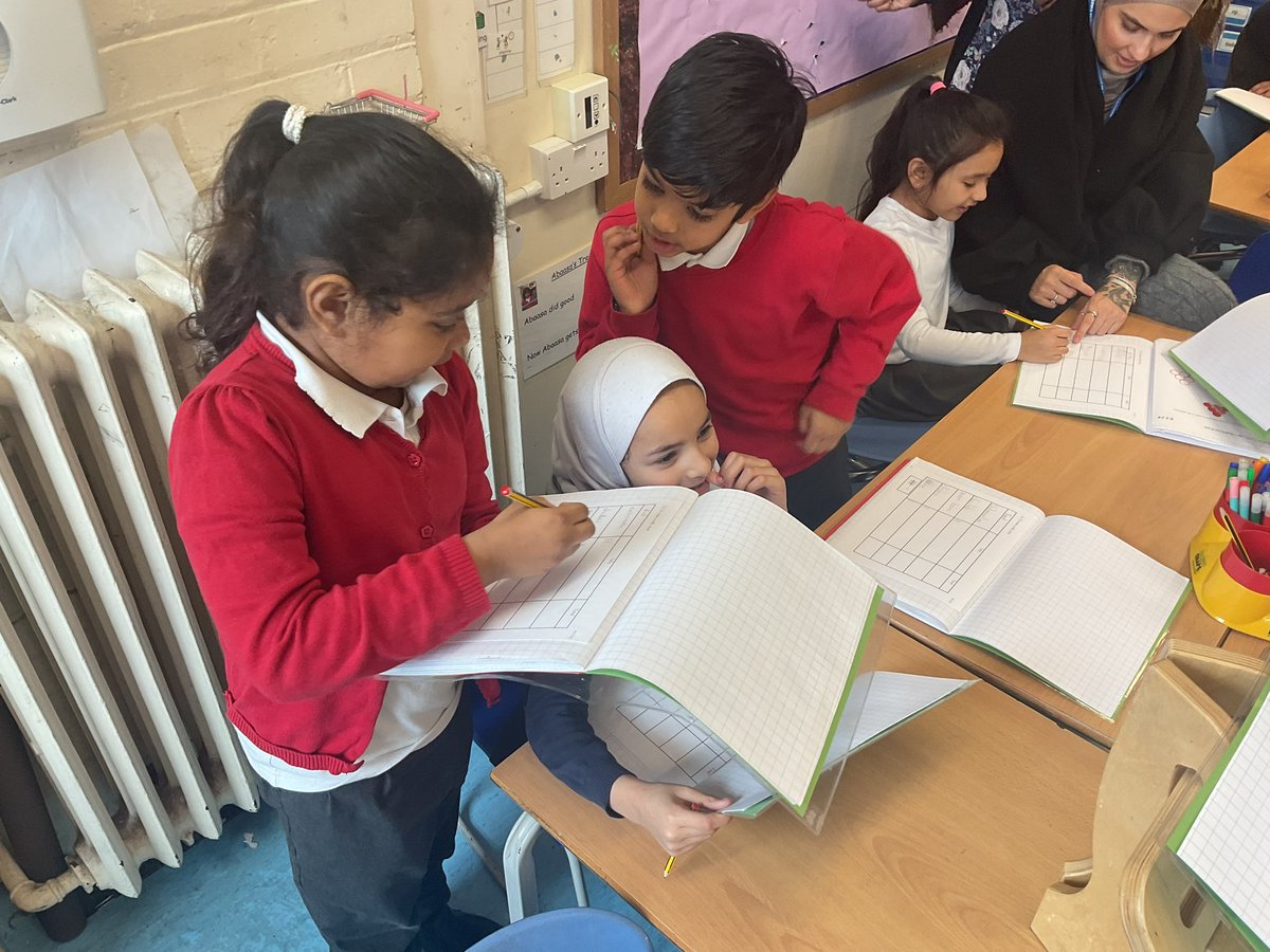 MayflowerSch's tweet image. Year 2 have been making tally charts on people’s favourite foods and favourite subjects at school #computing #datahandling #okeeffe #ks1