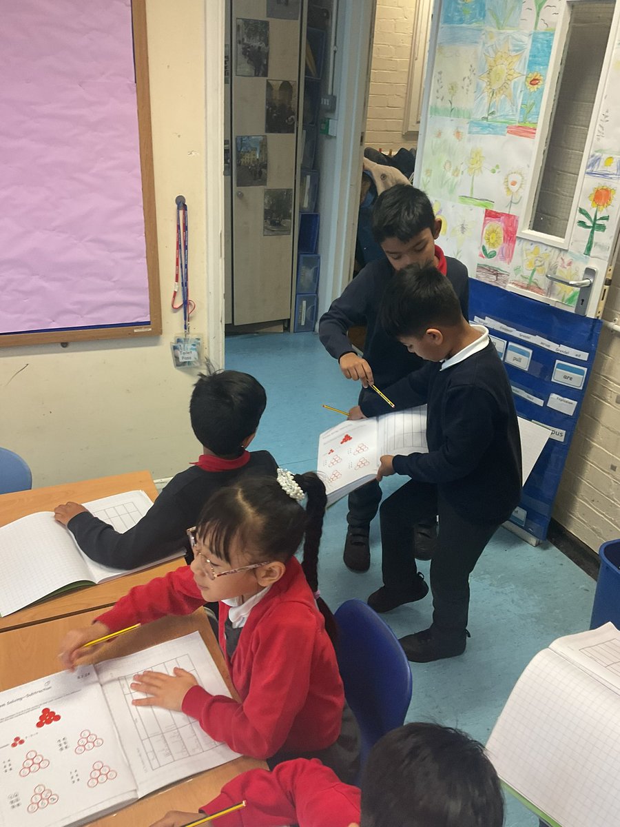 MayflowerSch's tweet image. Year 2 have been making tally charts on people’s favourite foods and favourite subjects at school #computing #datahandling #okeeffe #ks1