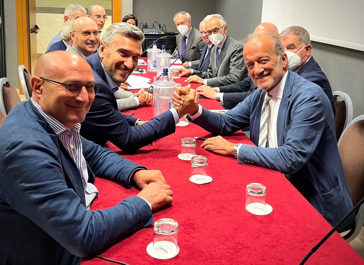 Abbiamo appreso la notizia della prematura scomparsa di Andrea Piscitelli che ci ha rattristati e genera un grande vuoto per chi lo ha conosciuto come professionista e come amico
Ci uniamo alla famiglia e allo staff di Federchimica per il dolore e porgiamo le nostre condoglianze