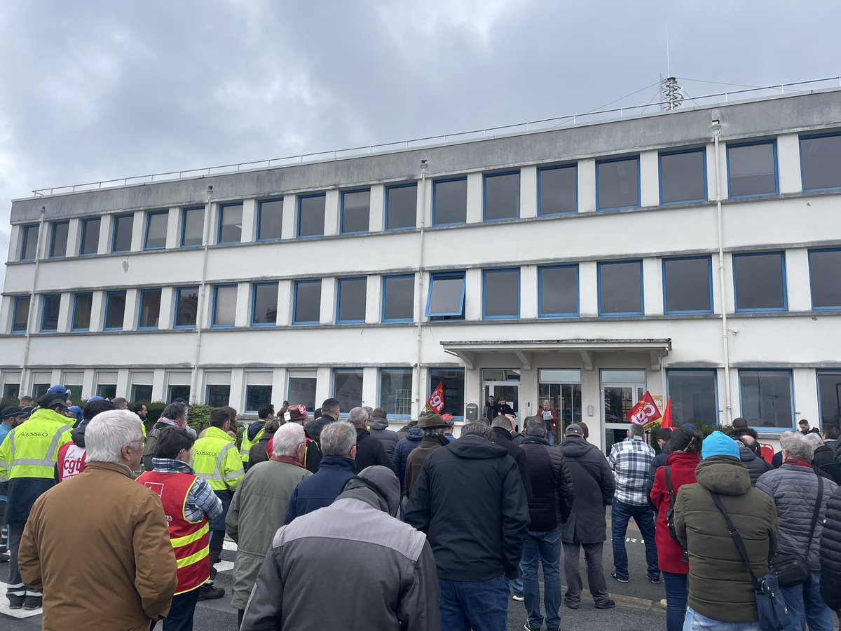 ctrypourtous's tweet photo. 🏭 Les élus étaient aux côtés des salariés @Adisseo pour défendre l’avenir du site et le développement industriel, dans une ville qui dispose des infrastructures et du savoir-faire ! 👷‍♀️👷 https://t.co/EkCxug88C5