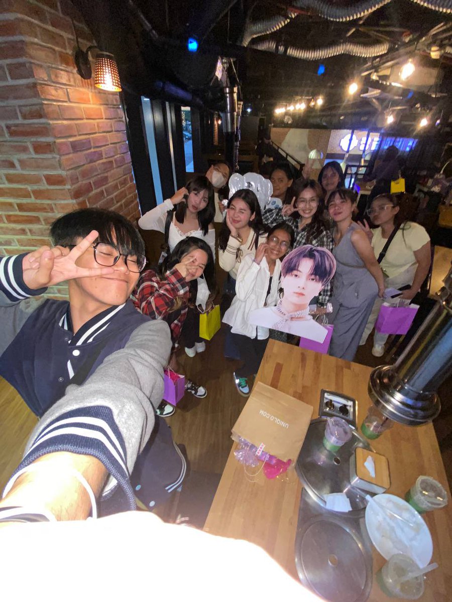 k1tty_jaywonsz's tweet photo. 02.18.24 | MEMORIES CORE

jungwon cse event🎂🐈💗
@OfficialYJWPH thankyou thankyouu saurr muchh guyss love y’all !! 

#BackInThe0209 #jungwoncse https://t.co/SsOu7O18fi