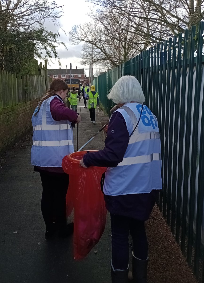 RcmCoop's tweet photo. Member Pioneer @mim170680 and @coopuk#Dunscroft store manager @PaulaDa96396583 on their litter pick with local cause Hatfield Heroes Youth Group #supportyourcommunity #memberprices https://t.co/3o5cGrC2uj