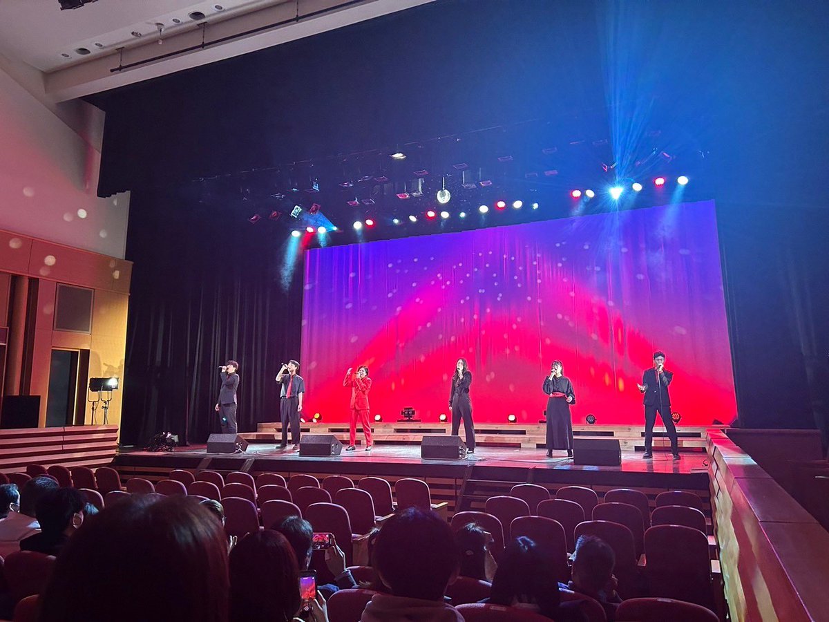 ake_dasLied's tweet photo. das Lied冬ライブ「On Your Mark!」に出演いたしました！
来てくださった方ありがとうございました！

【曲目】
1. ロックンロールスター/KANA-BOON
2. CHAINSAW BLOOD/Vaundy
3. タマシイレボリューション/Superfly https://t.co/sv9kCaVqU6