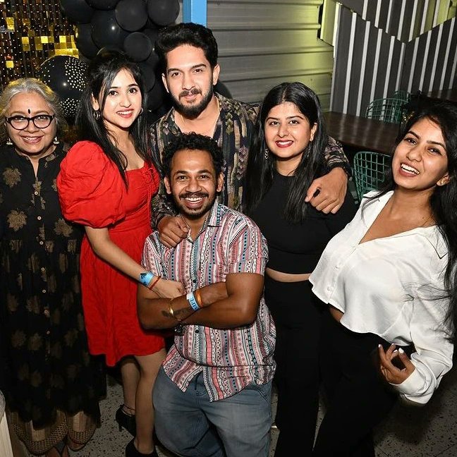 BangaloreTimes1's tweet photo. Snapshots from the birthday bash of @Malaikatvasupal
#malaikavasupal #Sandalwood #KFI #Kannadafilmindustry #birthdayposts https://t.co/vKZDObg686