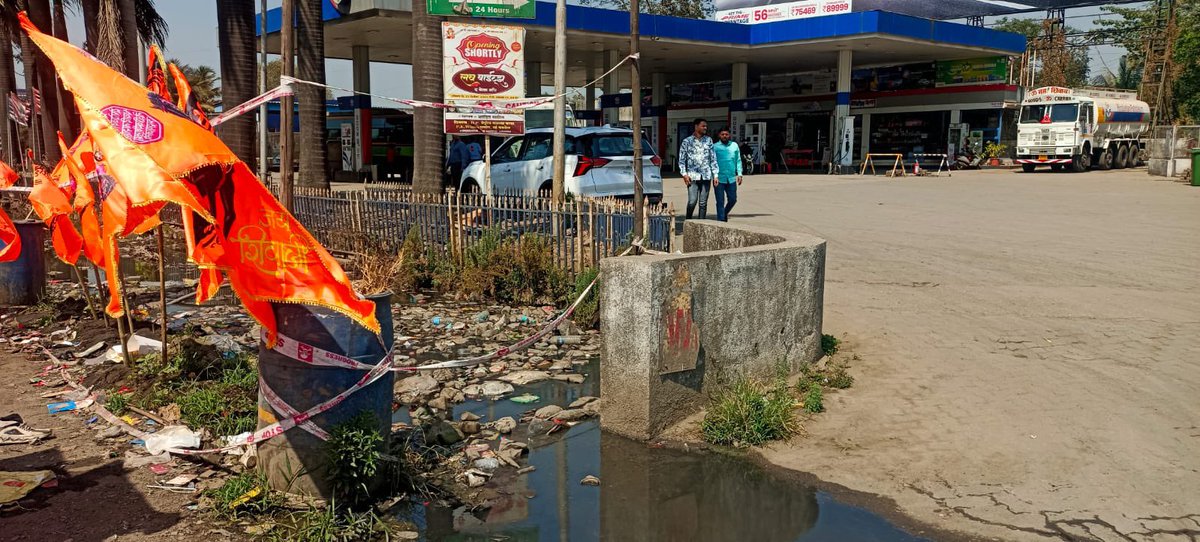 rajfleetcentre's tweet photo. Inspite of complain done to #MSRDC and #IRB no cleaning has been done. Garbage and dirt at the entry and exit of the petrol pump. New drain lines and gutter were assured by the authorities but no sign work commenced by them. Urgent attention @HPCL @MsrdcShirke @CMOMaharashtra https://t.co/xKFHopNgqP