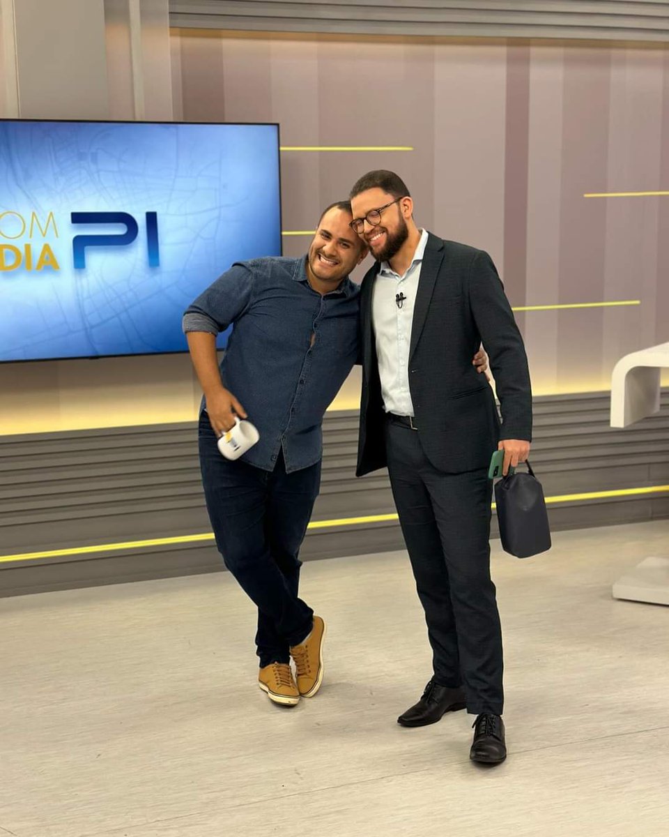 TVClube_'s tweet photo. Perdeu o #BomDiaPiauí☀️? Não se preocupa! Felipe Pereira e @renanmoraispi avisaram que você pode assistir tudo lá no @globoplay 📺👀 E pra ficar mais informado é só acessar nossos sites: @g1piaui e @portalclubenews 📲
#Programação #Jornalismo #Redeclube #Piauí https://t.co/P16Nd2rrJ2