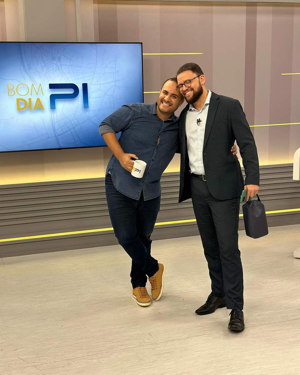 TVClube_'s tweet photo. Perdeu o #BomDiaPiauí☀️? Não se preocupa! Felipe Pereira e @renanmoraispi avisaram que você pode assistir tudo lá no @globoplay 📺👀 E pra ficar mais informado é só acessar nossos sites: @g1piaui e @portalclubenews 📲
#Programação #Jornalismo #Redeclube #Piauí https://t.co/P16Nd2rrJ2