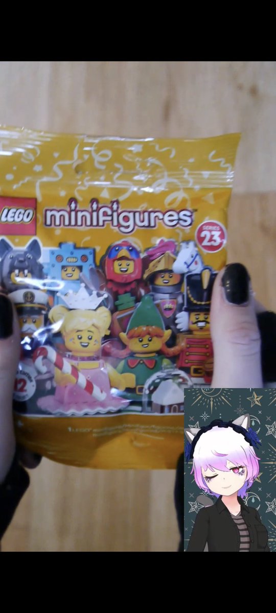 CuriousMofuMofu's tweet image. Good morning! I hope you have had a relaxing weekend

I have acquired new nail polish (as I was feeling alittle self conscious because I had run out haha) and I'm raring to go! I bring you a late night #minifigure #unbagging 
#lego #vtuber #goodmorning #series23 #legoseries23