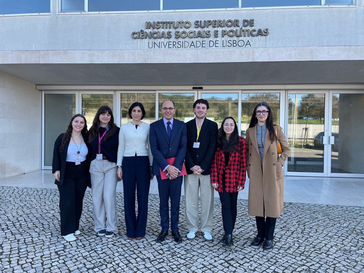 OTH17B's tweet photo. Un bel échange avec les étudiants de #ISCSP institut supérieur des sciences sociales et politiques de l’ #universidadelisboa autour du #Maroc et de son interaction avec son environnement global https://t.co/24Qn3yBIaK