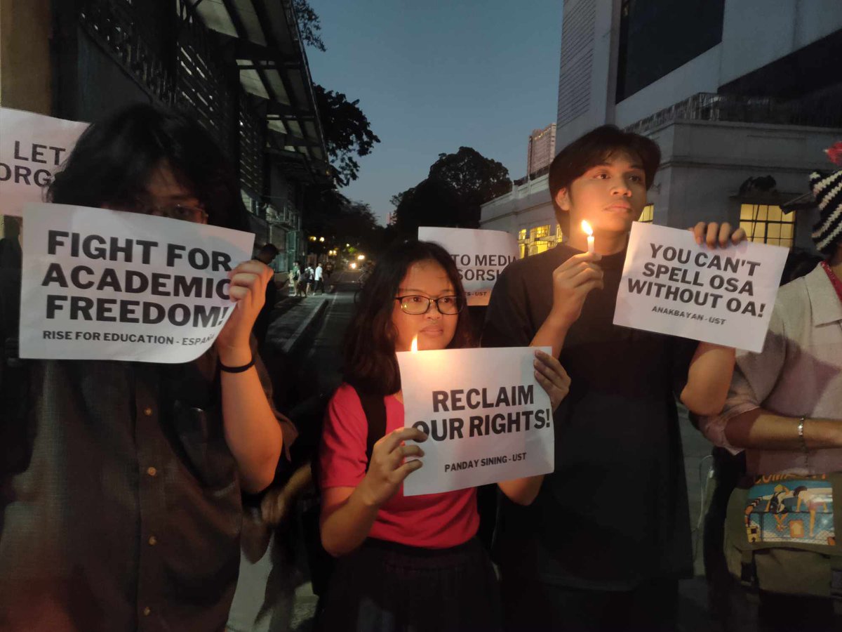 STAND WITH TOMASINO WEB‼️✊🏻

TIGNAN: Nagkasa ng kilos-protesta ang mga Tomasino upang kundenahin ang lantarang panghihimasok ng OSA at UST Admin sa TomasinoWeb at pagtapak nito sa kalaayang mamahayag ng publikasyon.

#StandWithTomWeb
#DefendPressFreedom
#DefendAcadFreedom