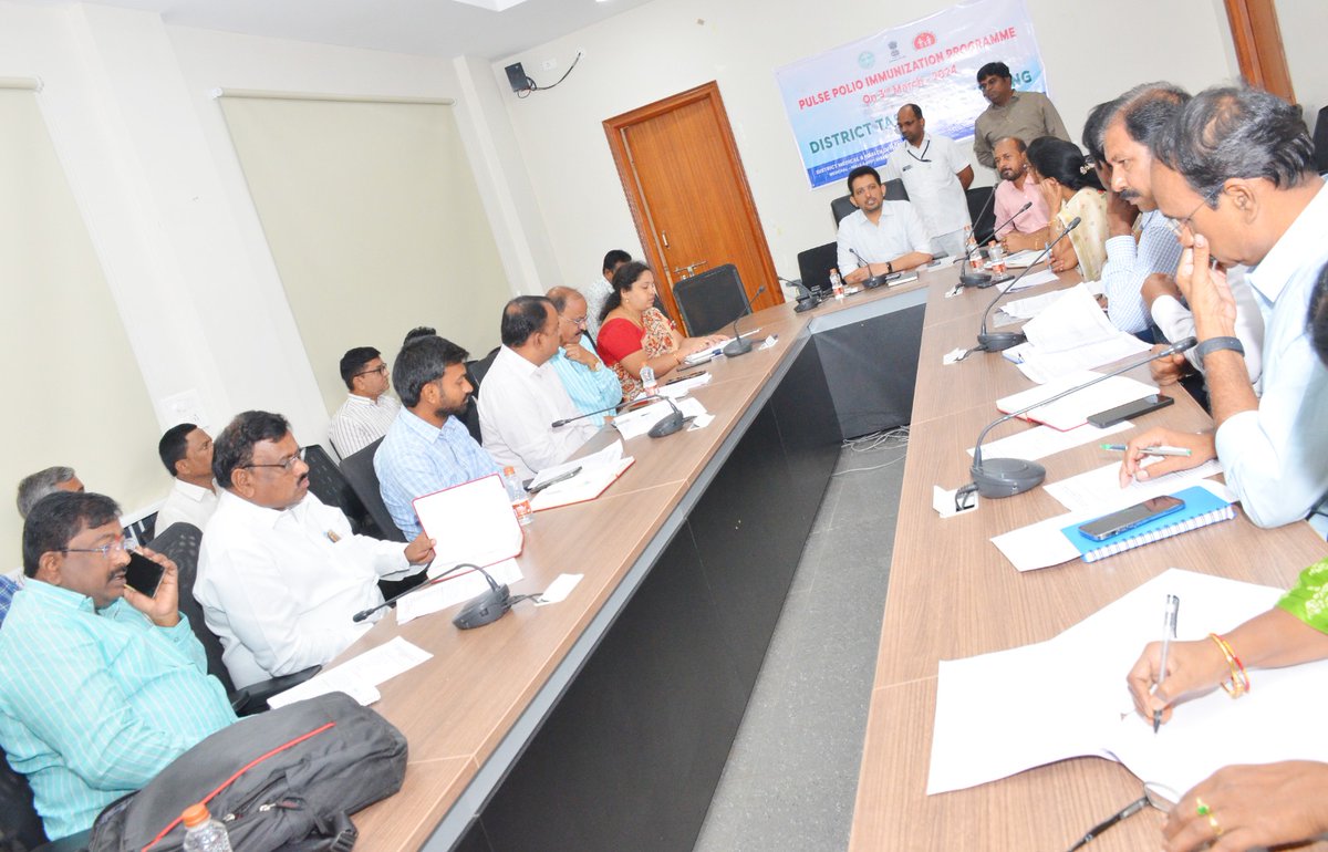 మార్చి 3 నుండి  6 వ తేది వరకు 0-5 సంవత్సరాల లోపు చిన్నారులకు తప్పనిసరిగా పోలియో చుక్కలు వేయించి పోలియో రహిత సమాజాన్ని నిర్మించాలని మేడ్చల్ మల్కాజ్ గిరి జిల్లా కలెక్టర్ గౌతమ్ తెలిపారు.