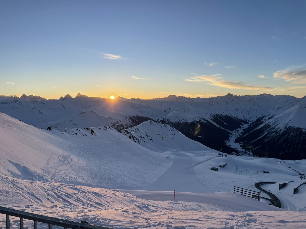 #Earlybird im #WinterWonderland <a href="/DavosKlosters/">Davos Klosters 💛💙</a> <a href="/SusanneDavos/">Susanne</a> <a href="/Davos_Klosters/">𝑫𝒂𝒗𝒐𝒔𝑲𝒍𝒐𝒔𝒕𝒆𝒓𝒔𝑺𝒌𝒚</a> ⛷👍😎