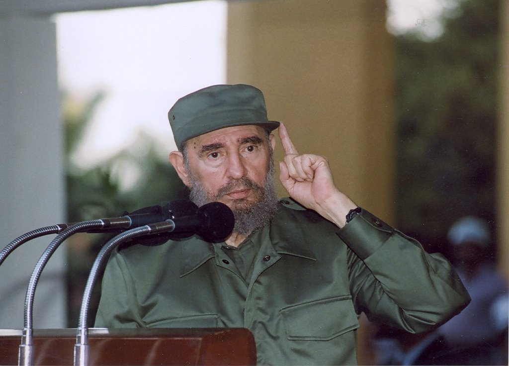 #FidelPorSiempre: "Pertenecemos a la estirpe de los que no se rinden, pertenecemos a la estirpe de los que pelean, de los que luchan, pertenecemos a la estirpe de los que no se desalientan ante nada y buscan soluciones..."
#EstaEsLaRevolución 🇨🇺
