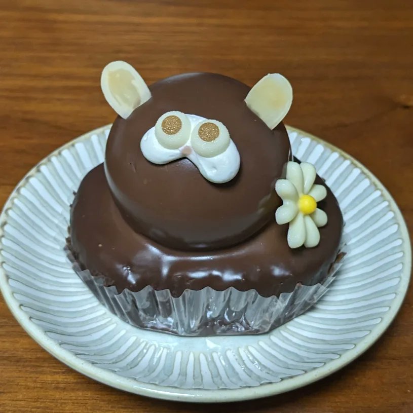 青森県野辺地町 別当庵 佐藤製菓 のたぬきケーキです。 中身はロール