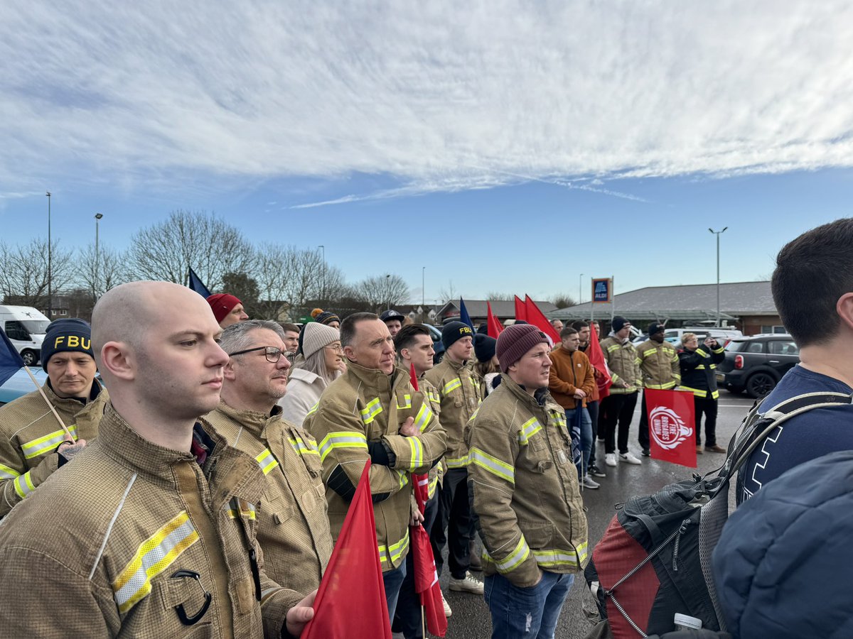 UnionSteveW's tweet photo. Great to join members from across @SouthWestFBU today ✊

The call to stop the cuts was loud and clear. Great speeches from the Brigade officials about the impact this will have on their service.

#AvonStopTheCuts #RidingFiveSavesLives
#RescuePeopleNotBanks https://t.co/nj2q25njKq