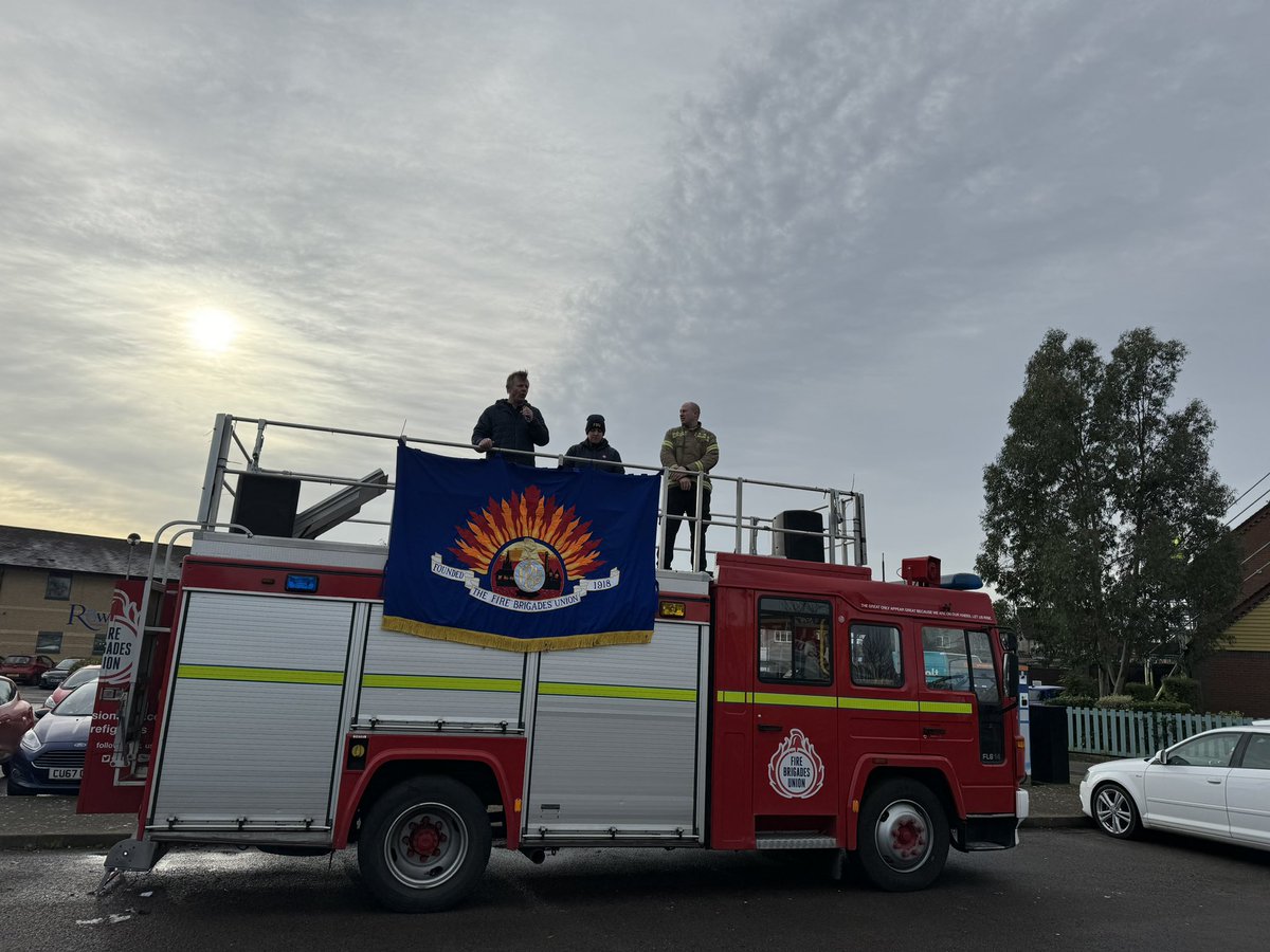 UnionSteveW's tweet photo. Great to join members from across @SouthWestFBU today ✊

The call to stop the cuts was loud and clear. Great speeches from the Brigade officials about the impact this will have on their service.

#AvonStopTheCuts #RidingFiveSavesLives
#RescuePeopleNotBanks https://t.co/nj2q25njKq