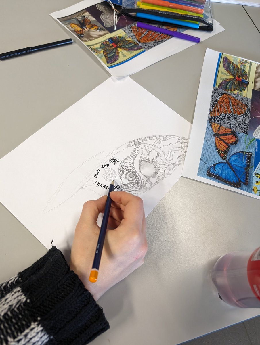Claire_SAC's tweet photo. We loved our first mural session with @VixenFauna at @Ayr_Academy2016 this morning 🎨🖌️🦋

#SAYoungCarers #CareExperience #MakingOurMark https://t.co/fFHs5uZGwv