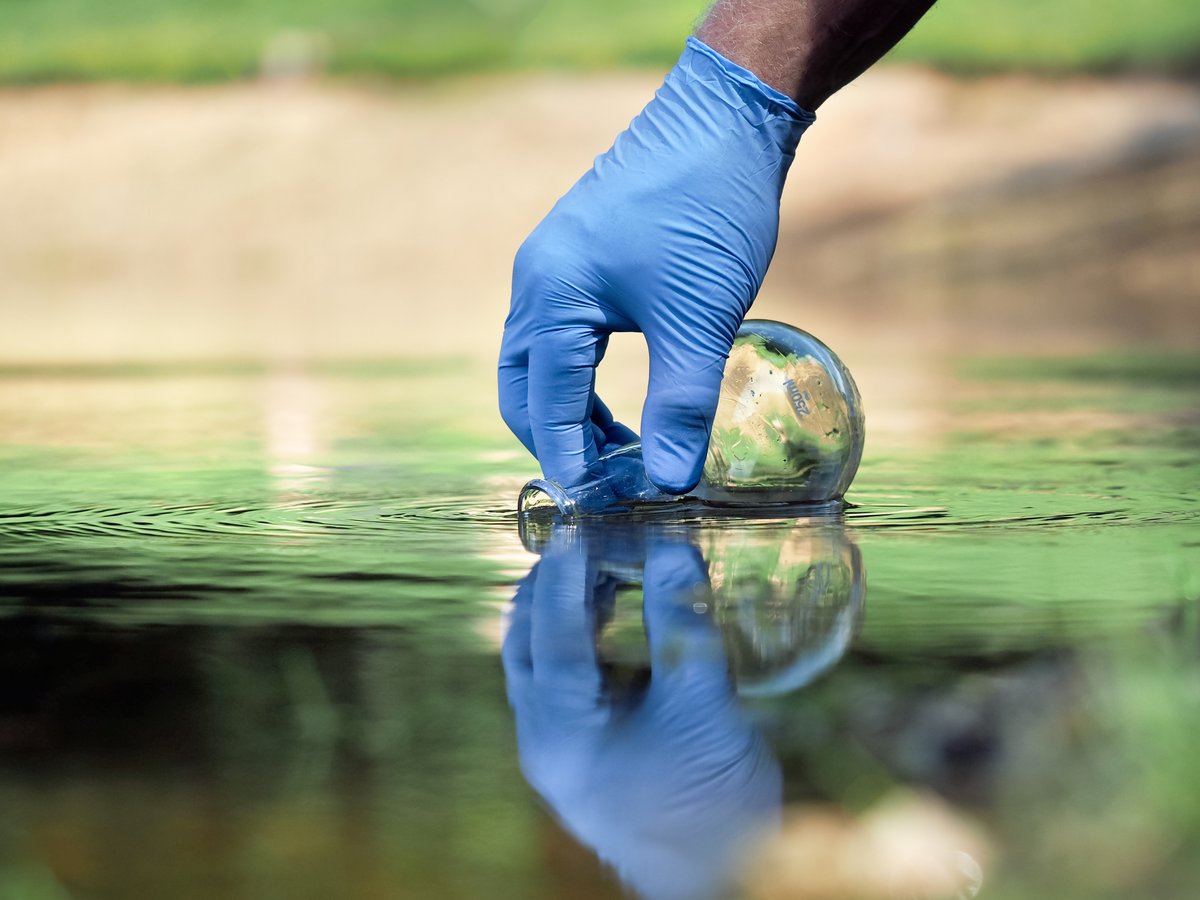 We're leading a new Doctoral Training Centre that will strengthen UK’s expertise in environmental health management, by developing systems for monitoring pollution in our UK waterways. bit.ly/3NZ5VEm