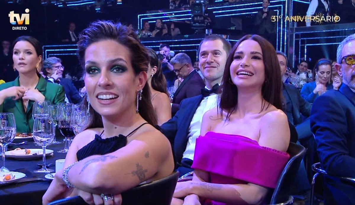 meninasdabru's tweet photo. Bruna ao lado de Bernardo marcando presença na gala de aniversário da TVI de 31 anos. ❤️ https://t.co/IaTAFYRhuI