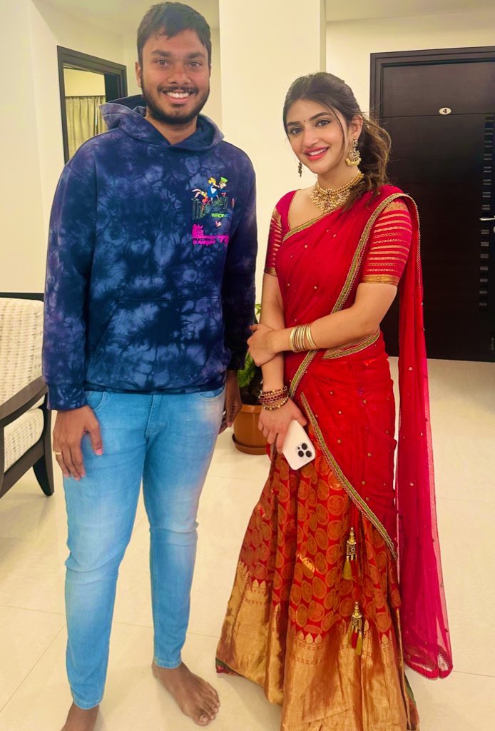 GGsqW9oXcAAQ7F-?format=jpg&name=medium