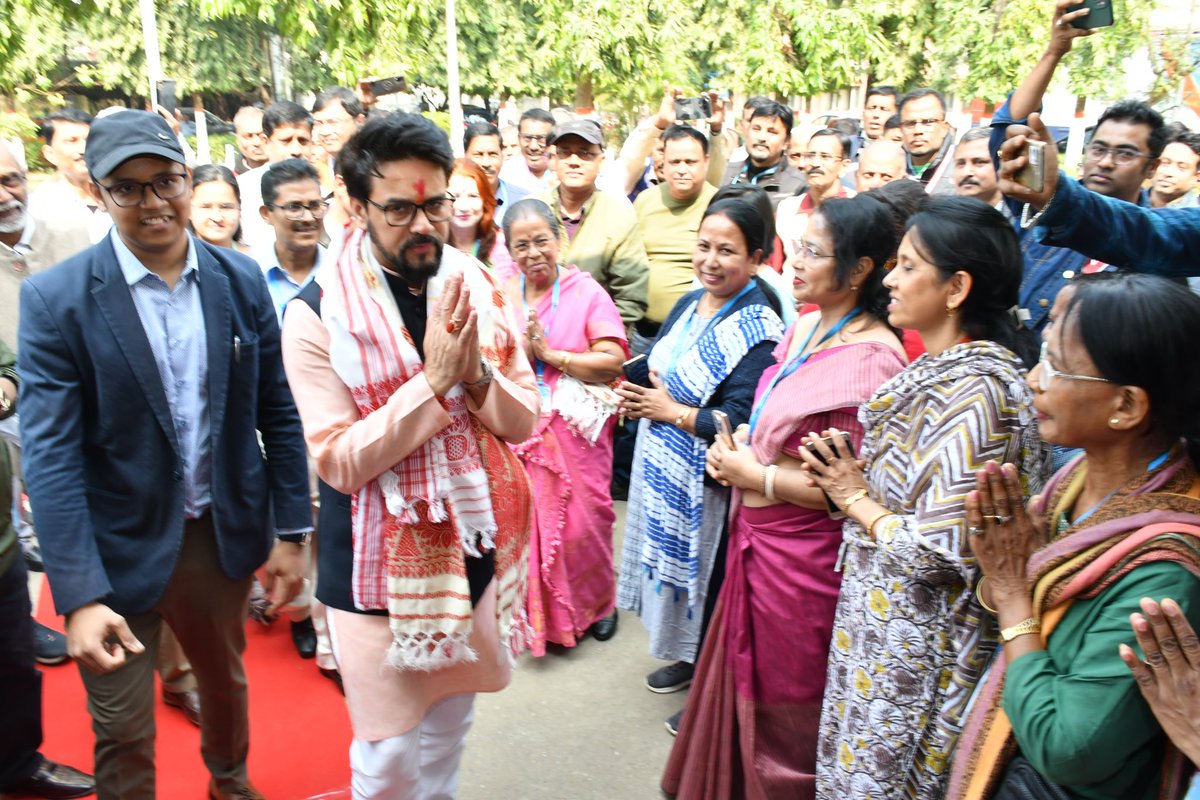 ianuragthakur's tweet photo. It was a pleasure to visit the Doordarshan Kendra in Guwahati and inaugurate the RNU news production room at the centre. This will significantly increase the centre's output and provide the people with high-quality services.

Under the visionary leadership of Hon'ble PM Shri @narendramodi ji, the government has made the development of the North-eastern states a top priority resulting in all-round development in the region. 

I also held a review meeting with the senior officials and held discussions on a variety of issues concerning the department.