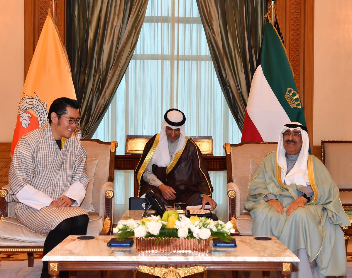 monarchico's tweet photo. https://t.co/0tk0RH0x6C
Il #re del #Bhutan ricevuto dall'#emiro del #Kuwait #Jigme #Khesar #Wangchuck #Sheikh #Meshal #Al #Sabah #monarchy #monarchia #king #Amir #Royal https://t.co/XklCM2Zpzz
