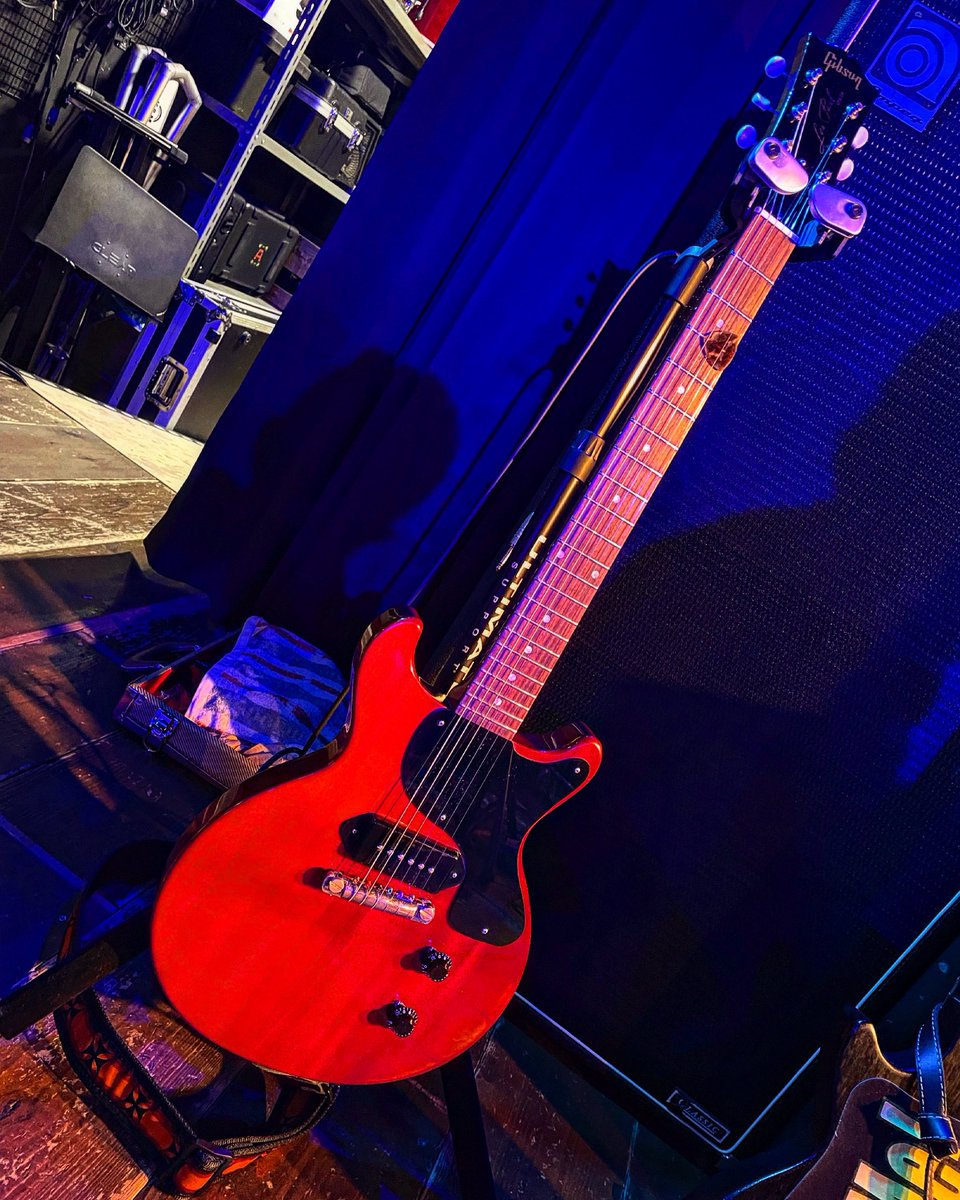 TAKASSTUDIO1's tweet photo. ステージ脇のギター
#レスポールjrdc
#Gibson 
#KOZA
#大須仏壇店
#OKAROCK https://t.co/8cHxv8uJsZ