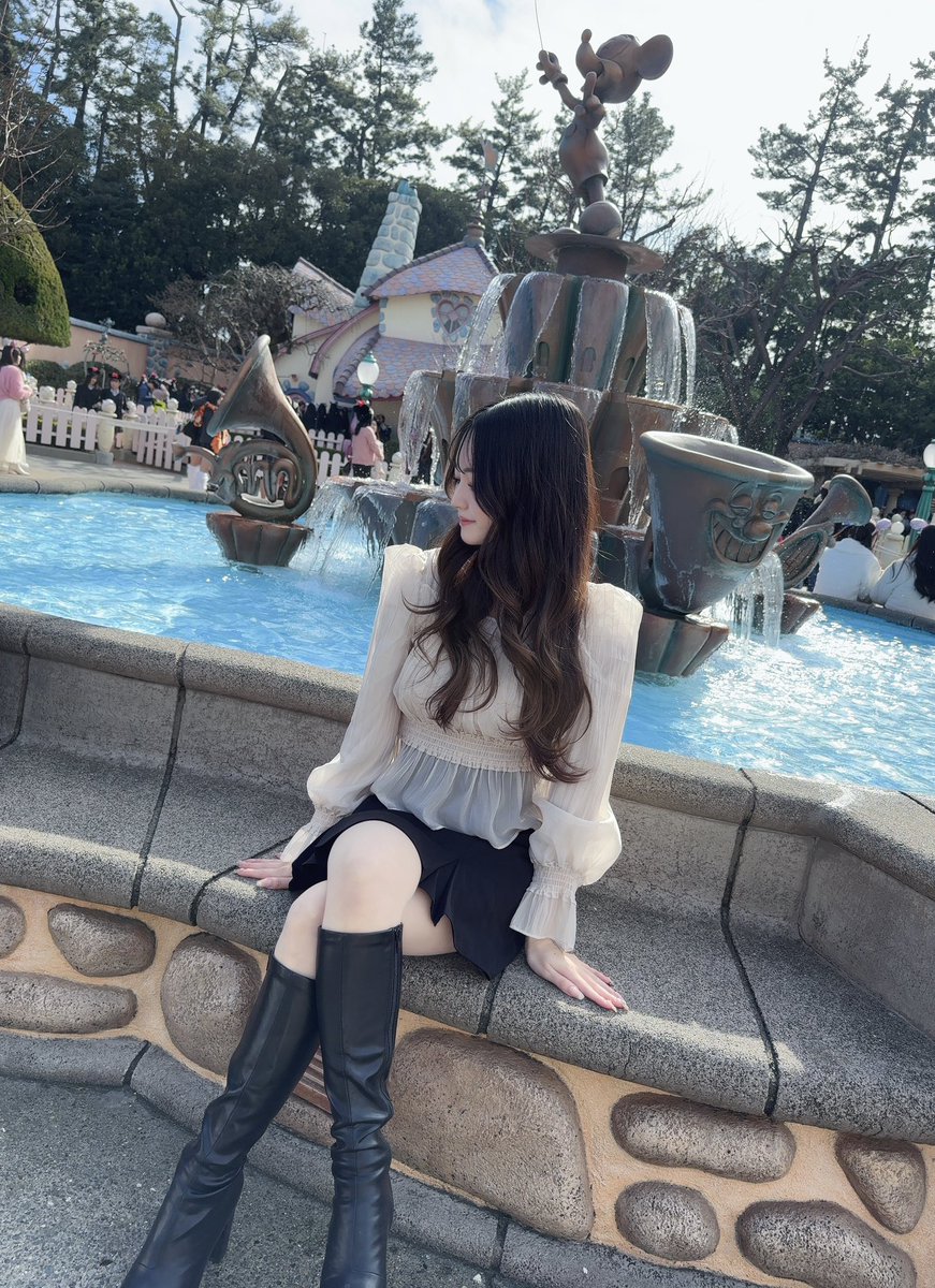 baby__O5's tweet photo. SNIDELのオーガンプリーツブラウス🌸🩷
春日和のディズニーにぴったりだった🏰 https://t.co/0MUmQMIvvq