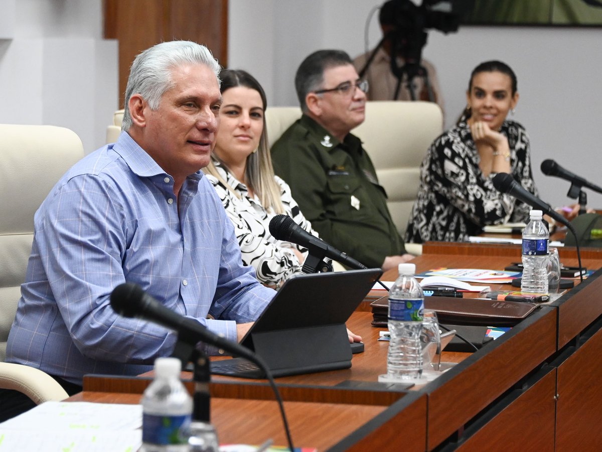 Prepararse para la defensa de la Patria es y será una prioridad. 

La juventud cubana está comprometida con la Revolución. 
#GenteQueSuma