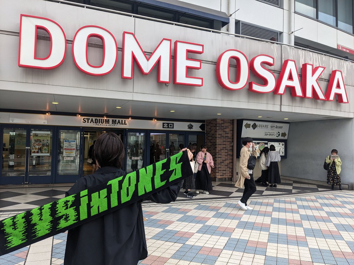 1216_pink's tweet photo. SixTONES LIVE TOUR 2024 VVT 
@京セラドーム

久しぶりにストさんに会えました！
グループのカラーで全然ライブのノリが違う🙌

しんちゃんのゴーグルは上のイベント会場で買ったのかなー？笑
 #SixTONES_VVS https://t.co/SvpxmDj5pM
