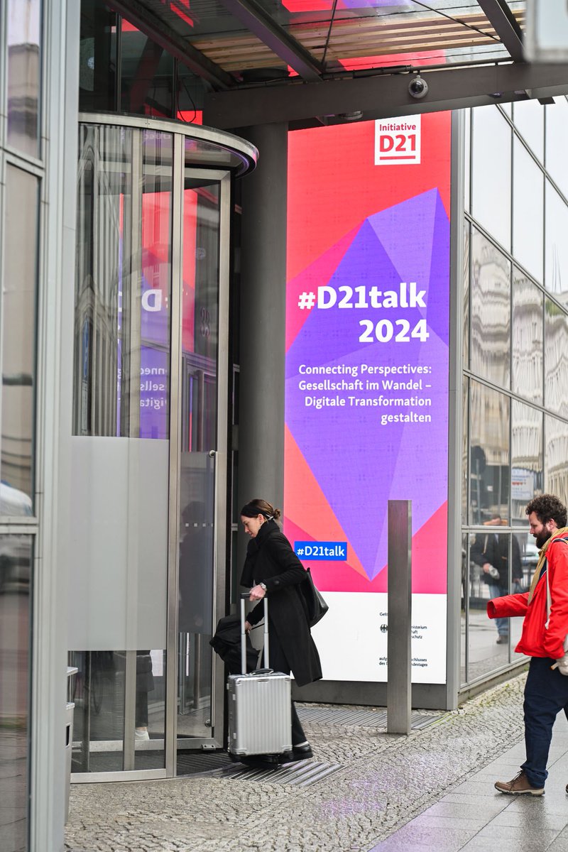 initiatived21's tweet photo. Los geht‘s in Berlin: Wir freuen uns auf den „#D21talk Connecting Perspectives“ anlässlich der Veröffentlichung unserer Studie #D21index. Schön dass ihr da seid! https://t.co/yHnkNx5iAo