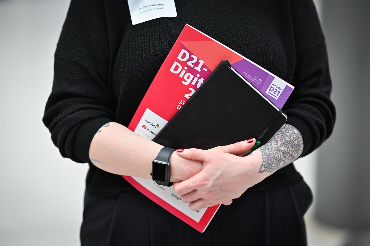 initiatived21's tweet photo. Los geht‘s in Berlin: Wir freuen uns auf den „#D21talk Connecting Perspectives“ anlässlich der Veröffentlichung unserer Studie #D21index. Schön dass ihr da seid! https://t.co/yHnkNx5iAo