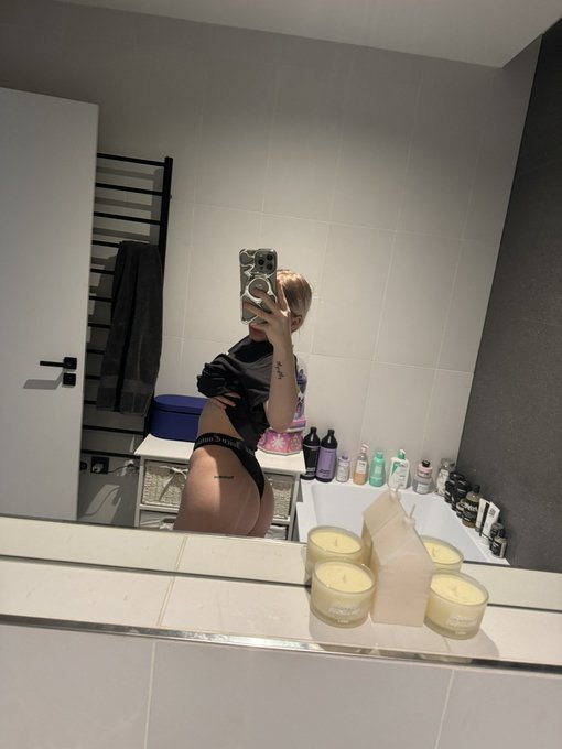 Měj hezkej den 💋 https://t.co/ubSR5huvOQ