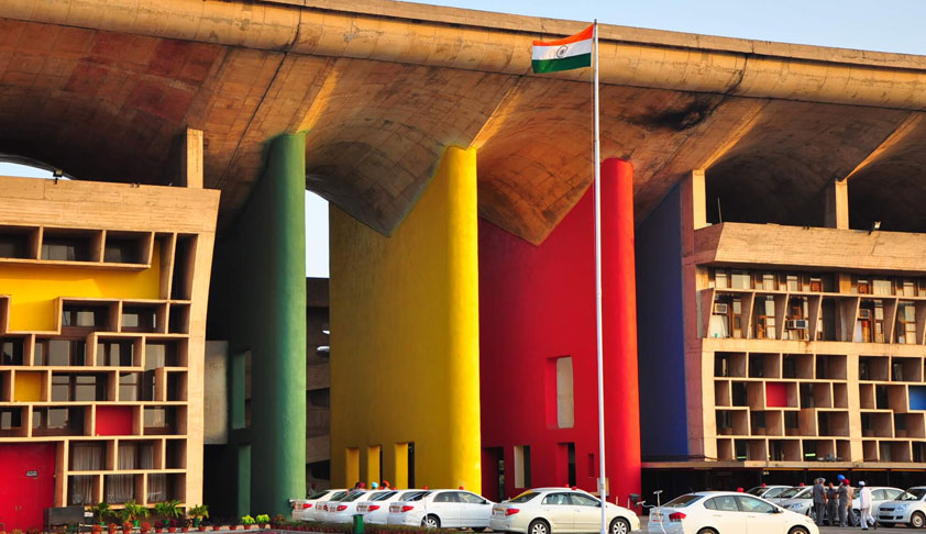 LawChakra's tweet image. #PunjabandHaryanaHC : Recognizing the right to a fair trial for both the victim and the accused, transfers a murder case to the CBI due to perceived inaction by the police.
#RighttoFairTrial #Highcourt #Punjabandharyana