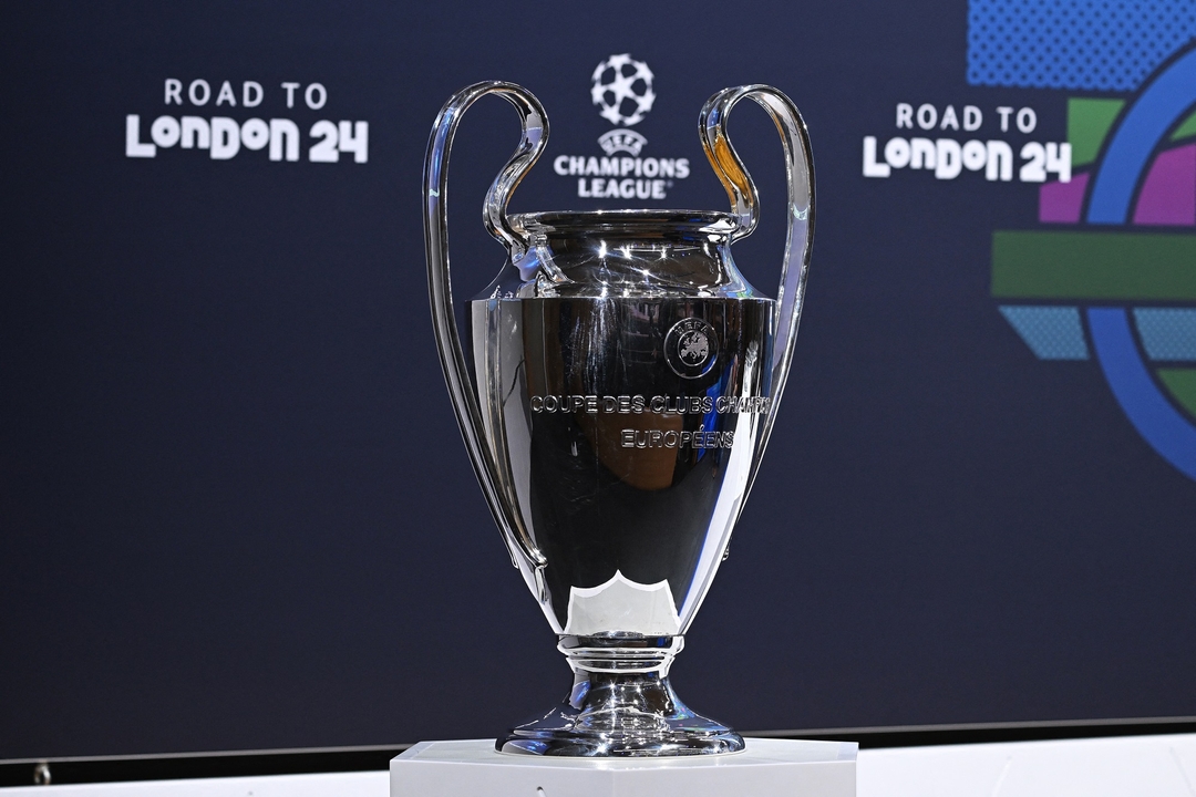 NFTHoom's tweet photo. Mastercard is kicking off an NFT-based soccer trivia game for the UEFA Champions League. By tackling trivia questions, fans have a shot at scoring game tickets. 

Clearly, the use cases for NFTs are expanding way beyond the basics.

#NFTs #UEFA #NFTticket https://t.co/sd6LiKKWO6